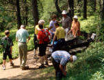 2000 Gänzkopfhütte 05 Hermann rastet außerhalb