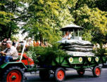 2008 Beim Festzug der Vereine zeigten wir einen Festwagen mit der "Schüssel"